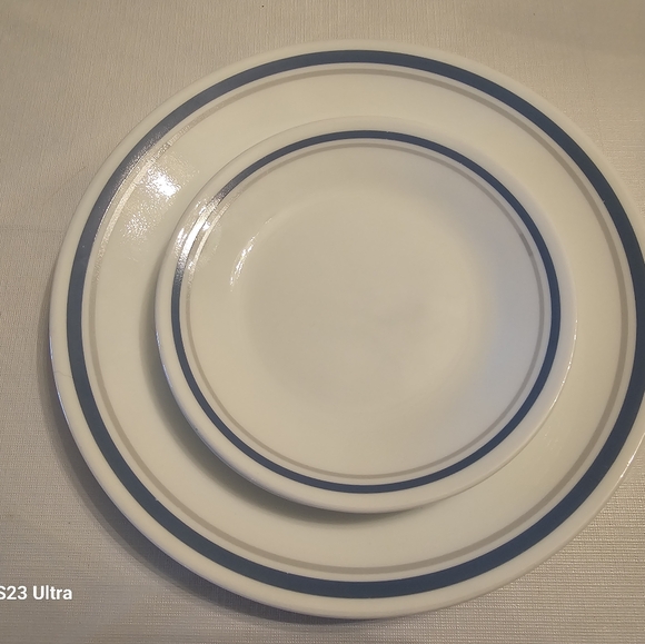 Corelle Corning INDIGO (4) Dinner Plates 10 1/4" & (4) Salad Plates 6 1/2" - Picture 9 of 12